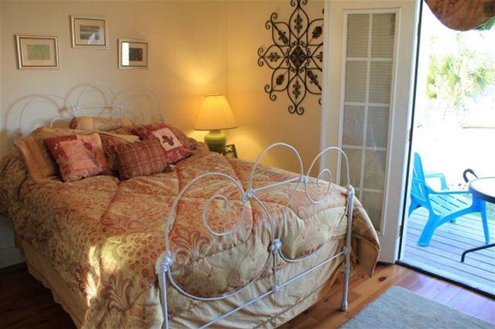 Carroll House Bed & Breakfast Bay St. Louis ภายนอก รูปภาพ